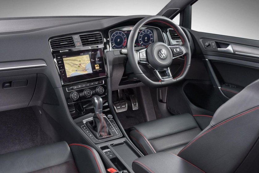 Volkswagen Golf 2018 GTI салон