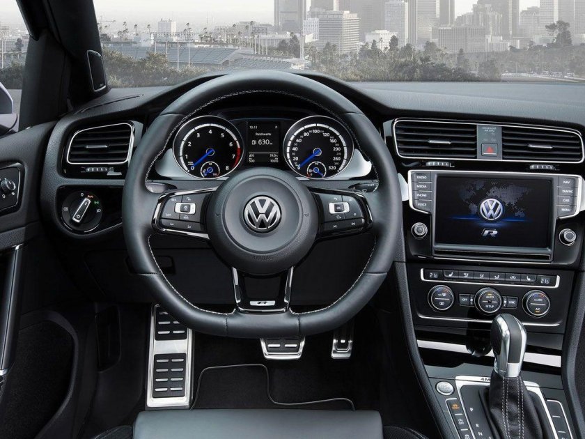 Volkswagen Golf 2014 салон