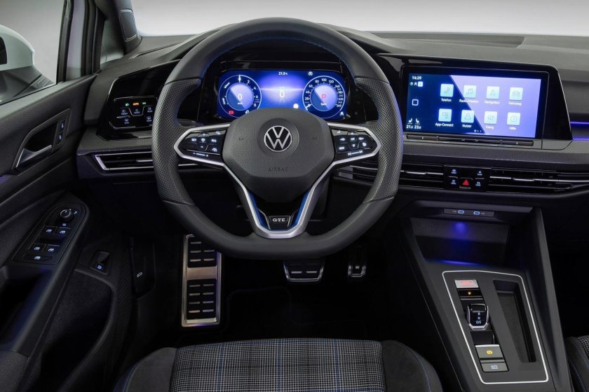 Volkswagen Golf GTI 2021 салон