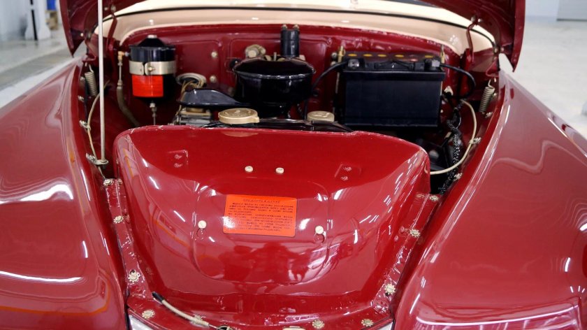 ГАЗ м20 моторный отсек