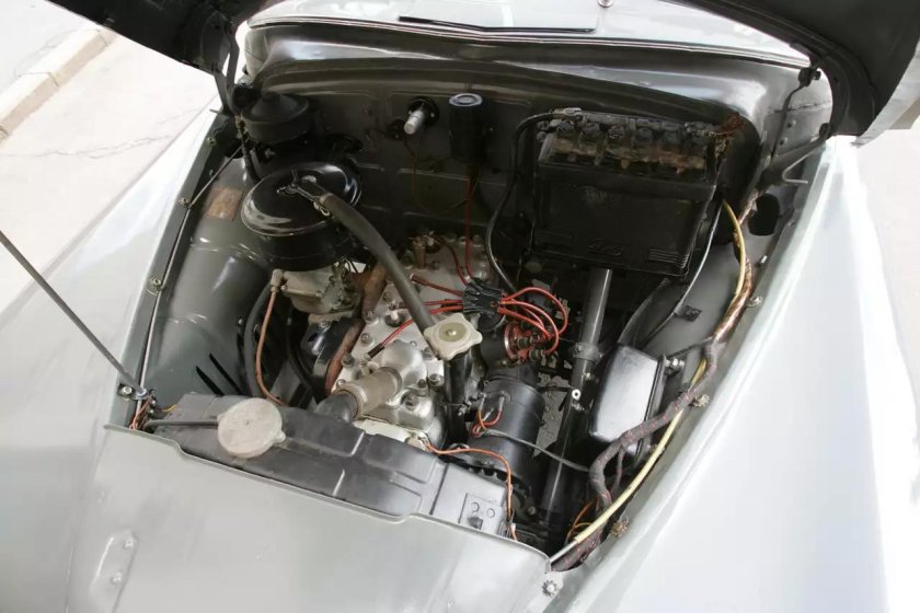 Моторный отсек ГАЗ м1