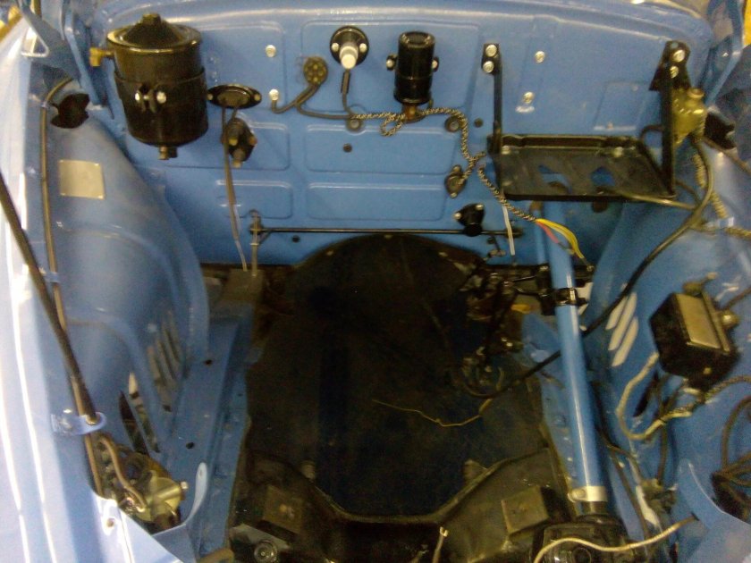 ГАЗ м20 победа моторный отсек