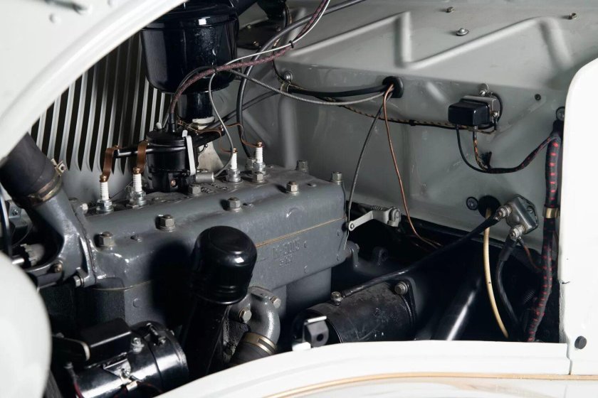 Моторный отсек ГАЗ м1