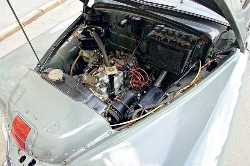 ГАЗ м20 победа моторный отсек