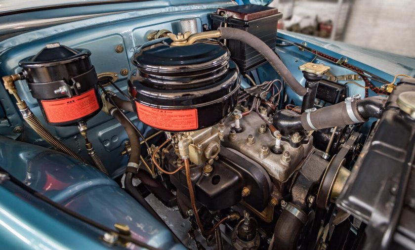 Подкапотное пространство ГАЗ м20 победа