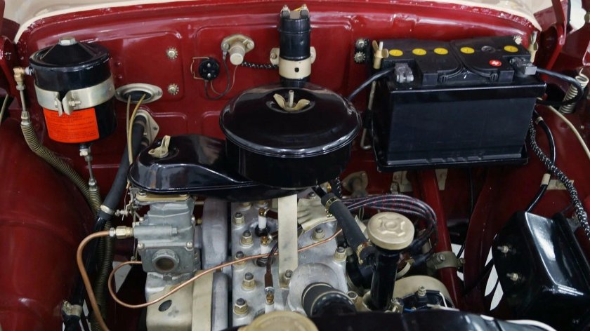 Подкапотное пространство ГАЗ м20 победа