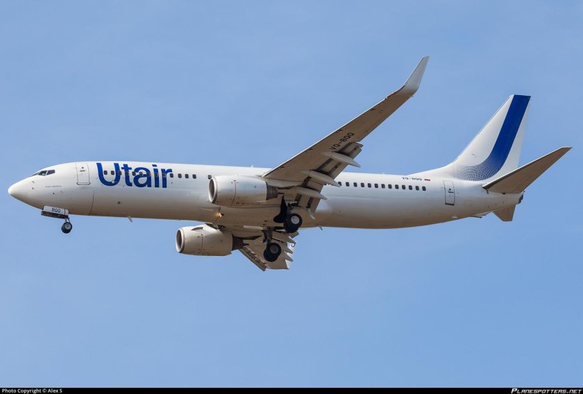 Boeing 737-800 UTAIR