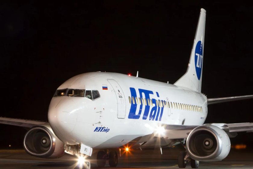 Boeing 737-500 UTAIR