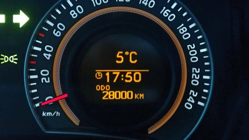 Toyota Auris 2011 бортовой компьютер