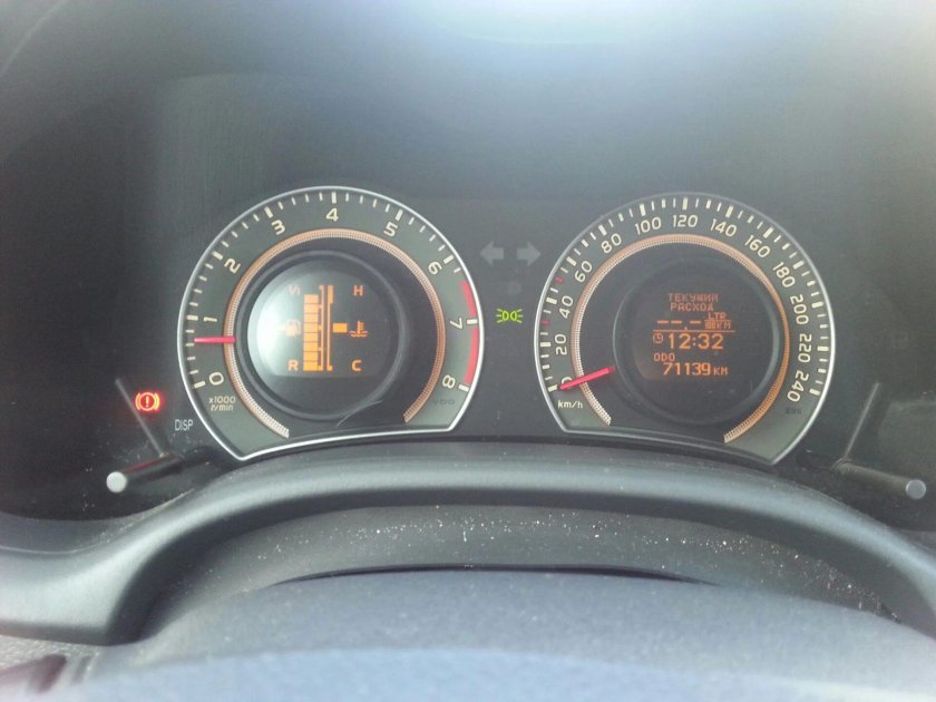 Тойота Королла 2008 год индикатор топлива