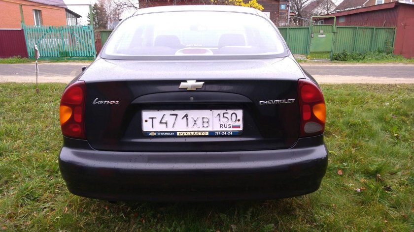 Шевроле Ланос сзади