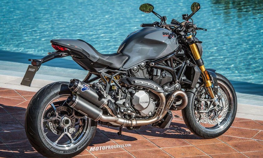 Ducati Monster 1200s