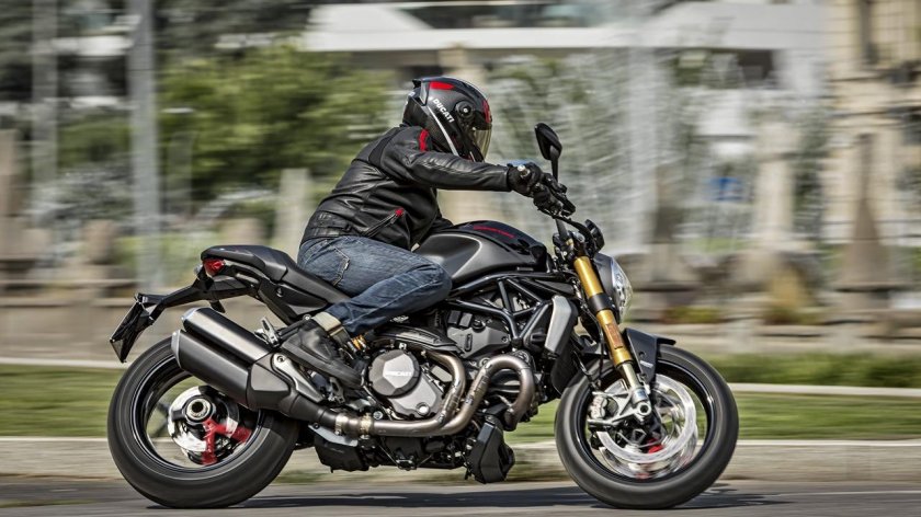 Ducati Monster 1200s