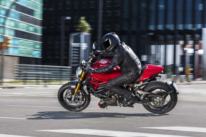 Ducati Monster 1200s