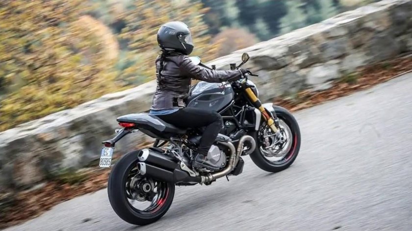 Ducati Monster 1200s
