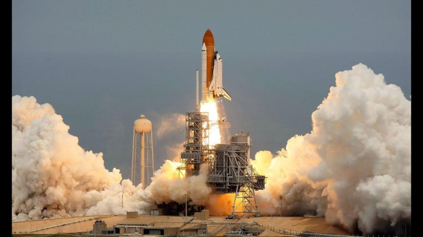 Шаттл Дискавери с телескопом Хаббл