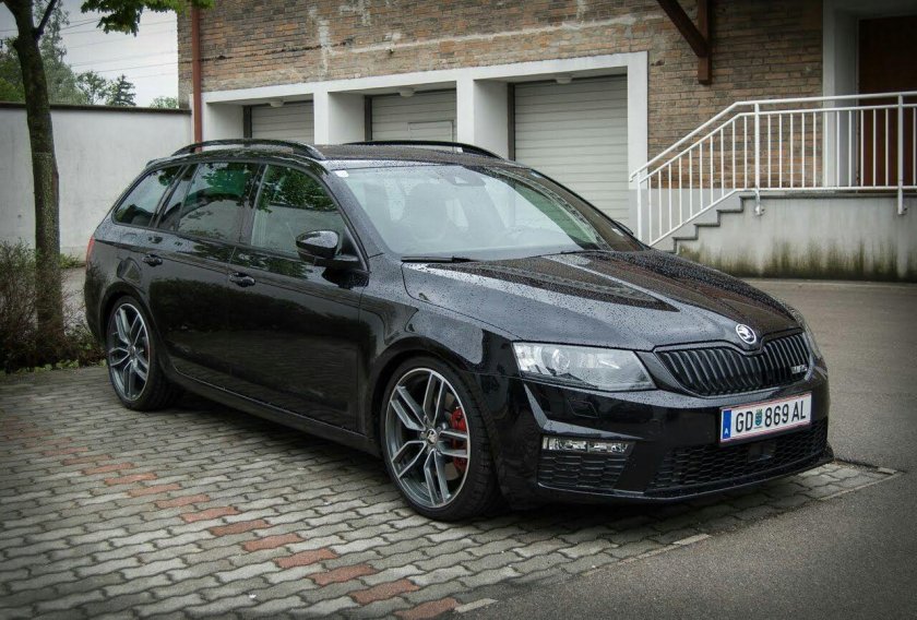 Skoda Octavia a7 RS черная