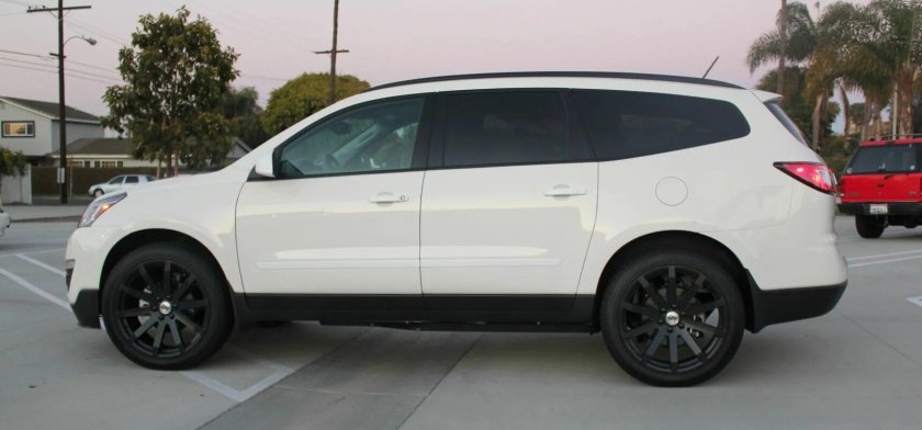 Шевроле Эквинокс белый