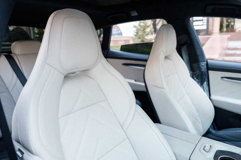 Электрокар zeekr 001