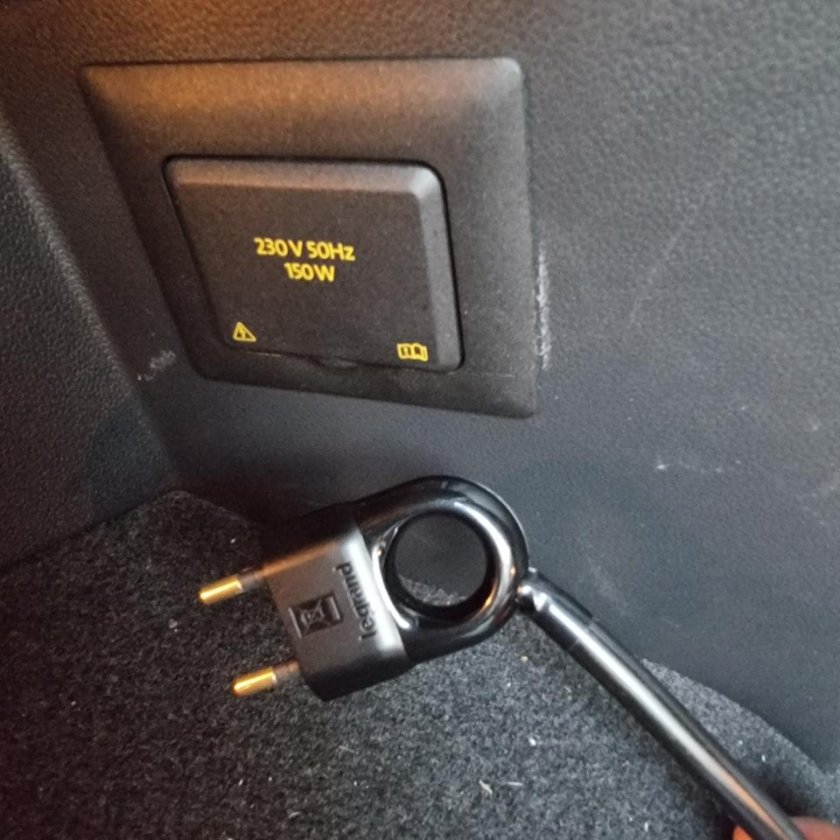 Тигуан 2 розетка 220