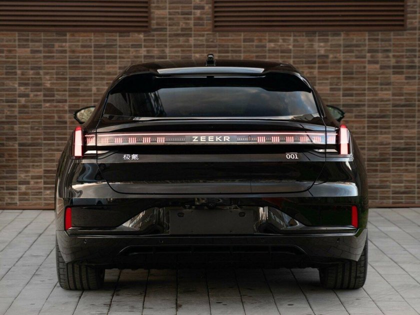 Автомобиль zeekr 001