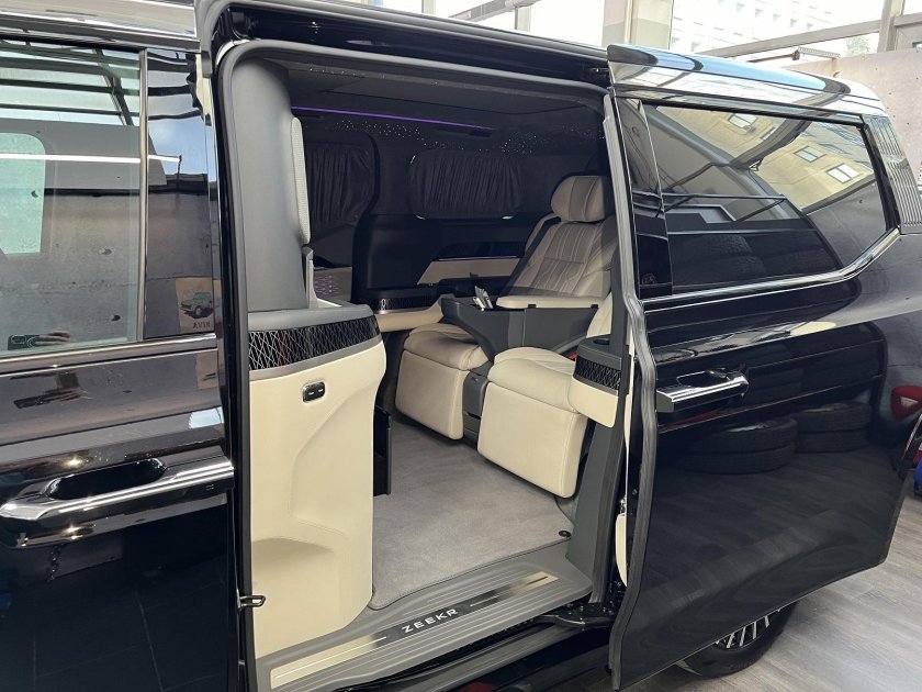 Минивэн zeekr 009