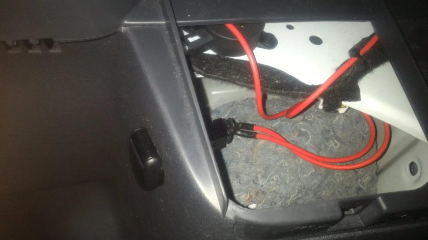 Розетка 12в в багажник