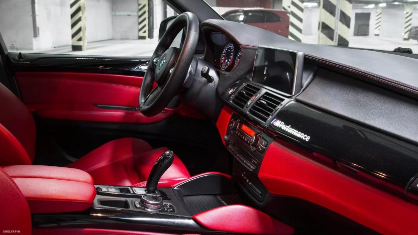 X5 e70 красный салон