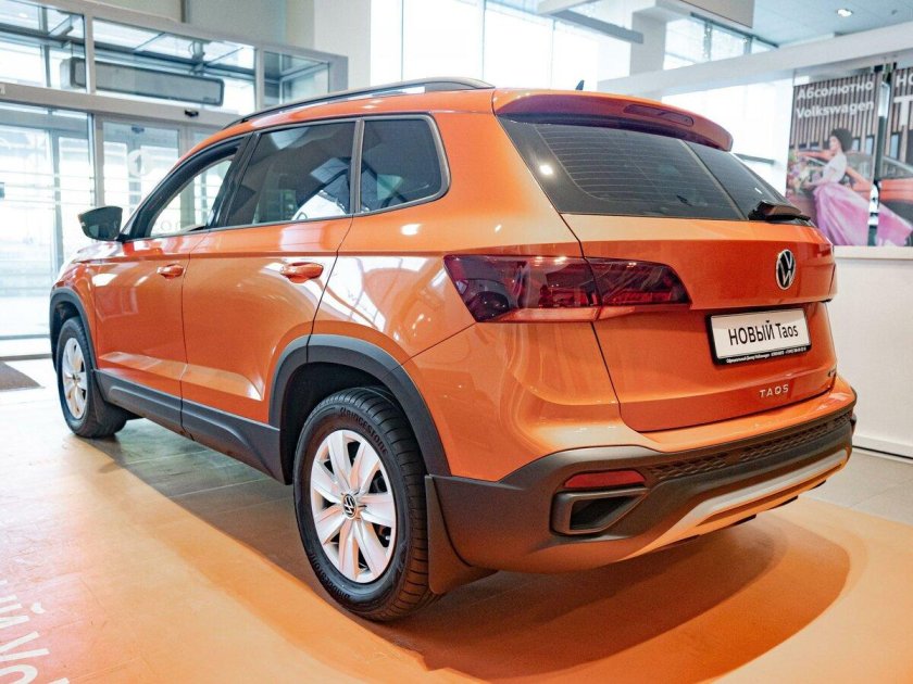 Volkswagen Taos оранжевый