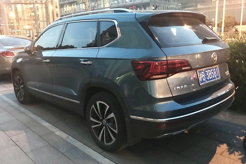 Volkswagen Taos черный