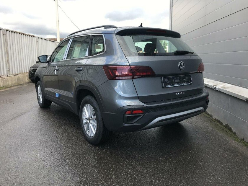 Volkswagen Taos серый