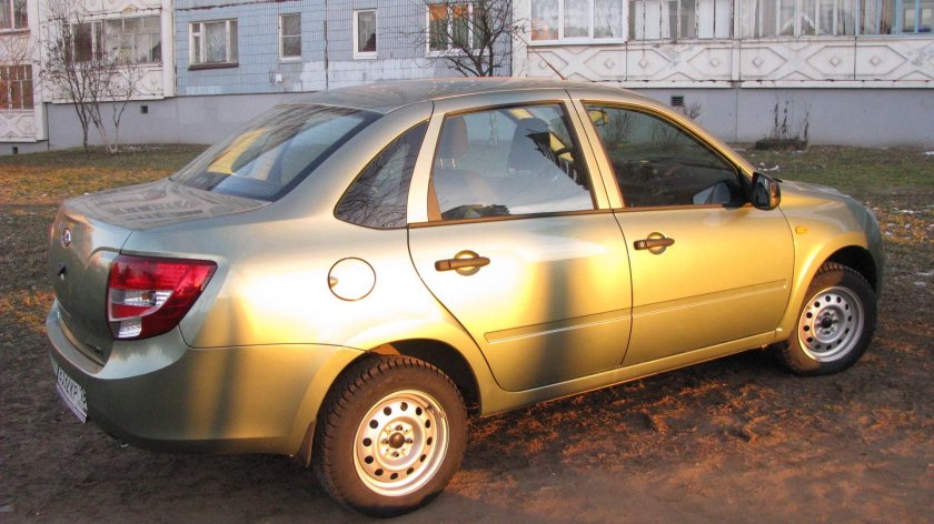 Лада Гранта цвет колумбийская зелень