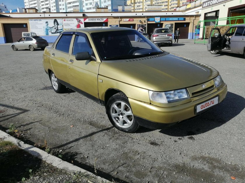 ВАЗ 2110 золотистая