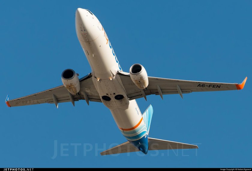 Боинг 737-800 снизу