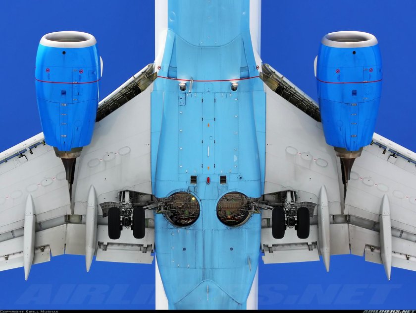 Боинг 737-800 вид снизу