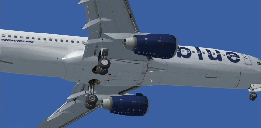 Боинг 737-800 снизу