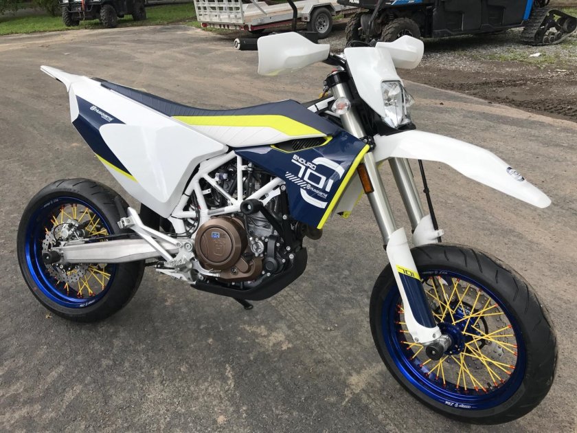 Мотард Хускварна 701