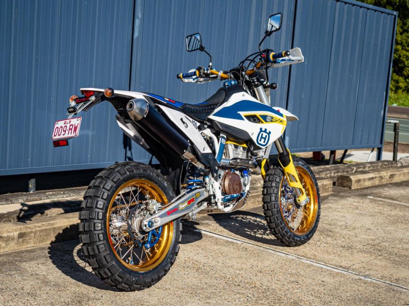 Husqvarna мотоциклы мотард