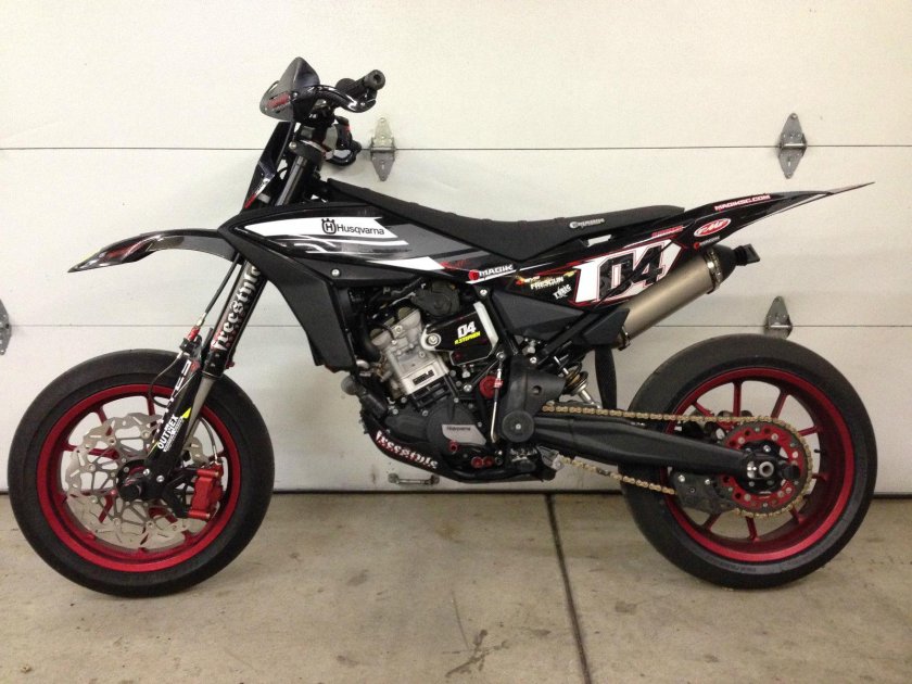 Мотард Husqvarna