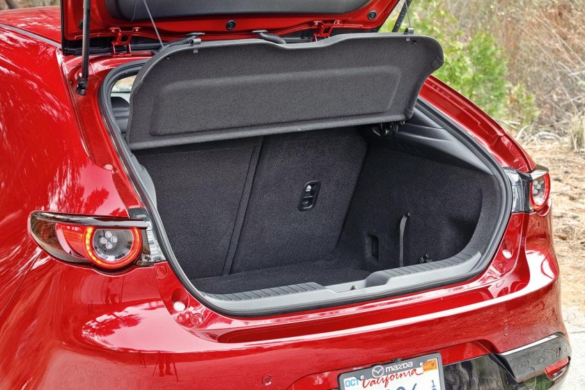Мазда 3 2019 хэтчбек багажник