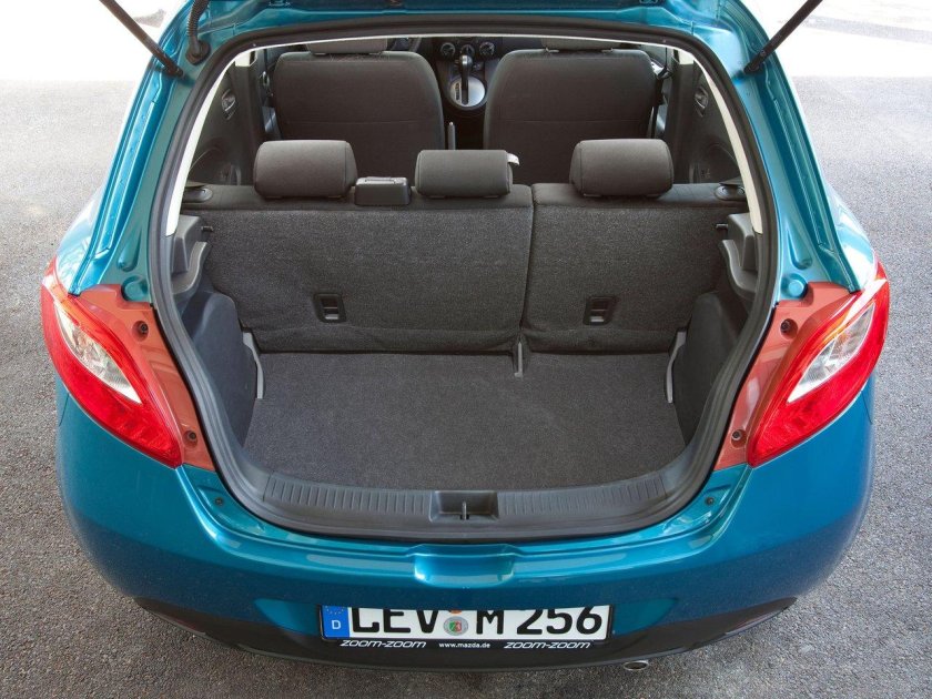 Mazda 2 багажник