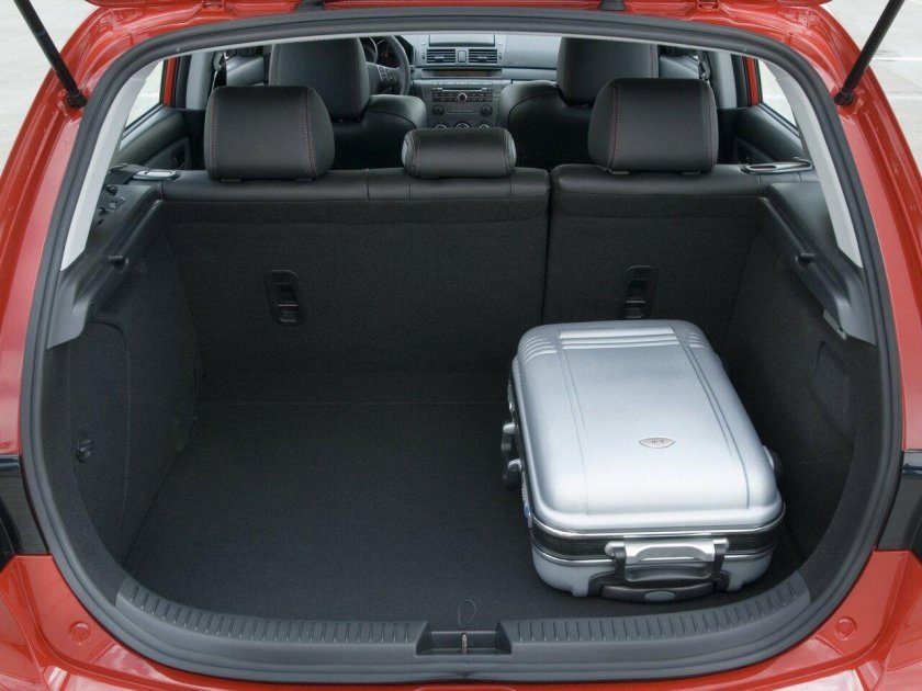 Мазда 3 2007 багажник