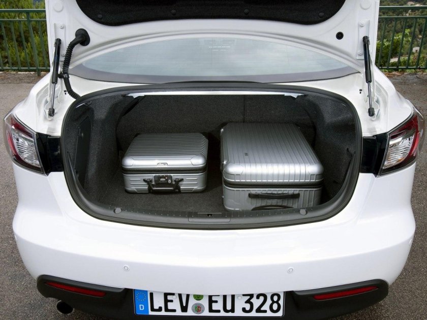 Багажник Мазда 3 седан