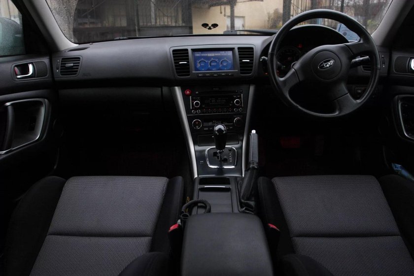Subaru legacy 2005 interior