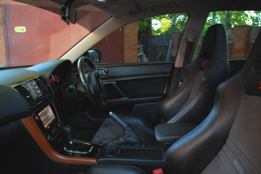 Subaru Legacy BL салон