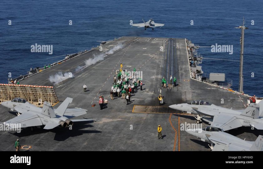 Ф-18 Хорнет на авианосце