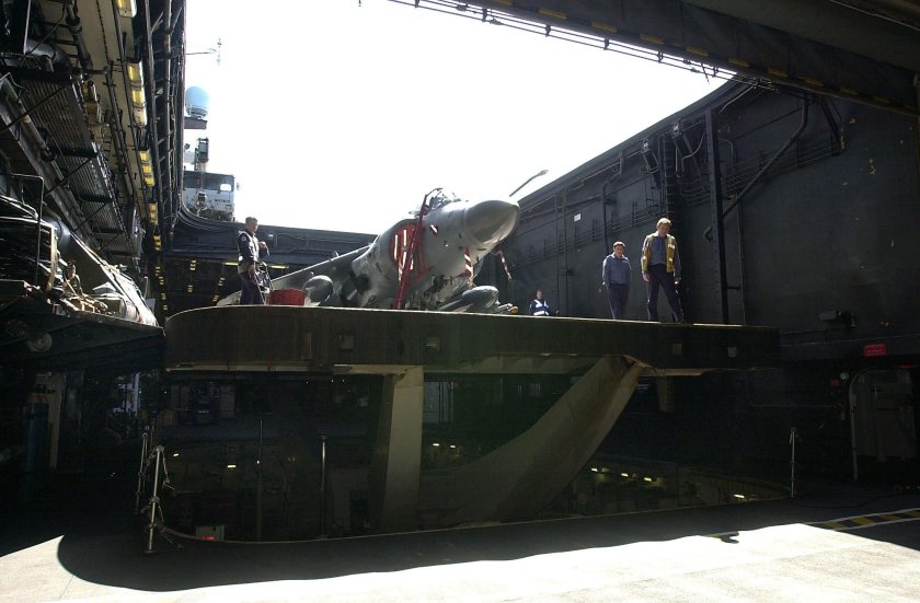 Лифт авианосца