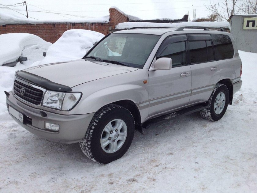Тойота ленд Крузер 100 серебристый