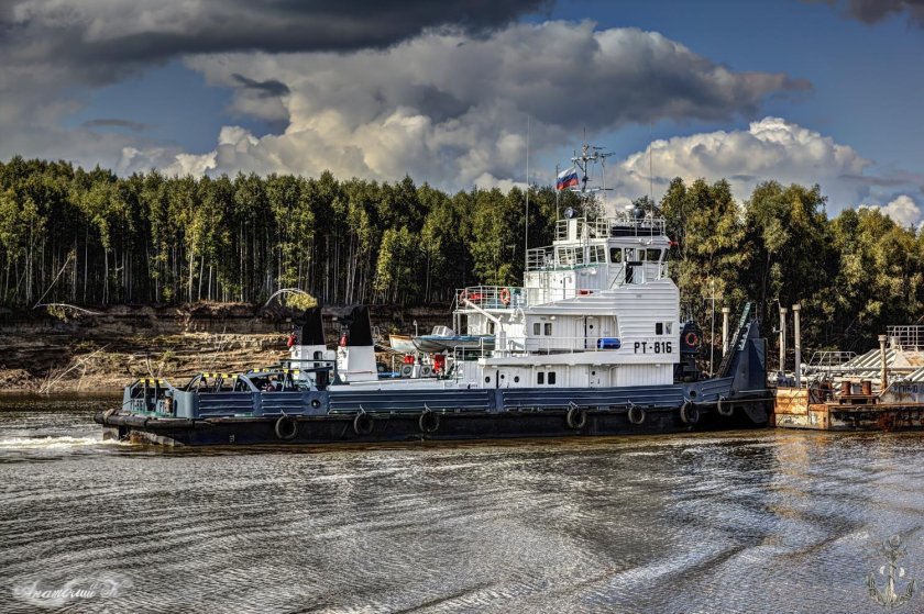 Теплоход буксир-толкач