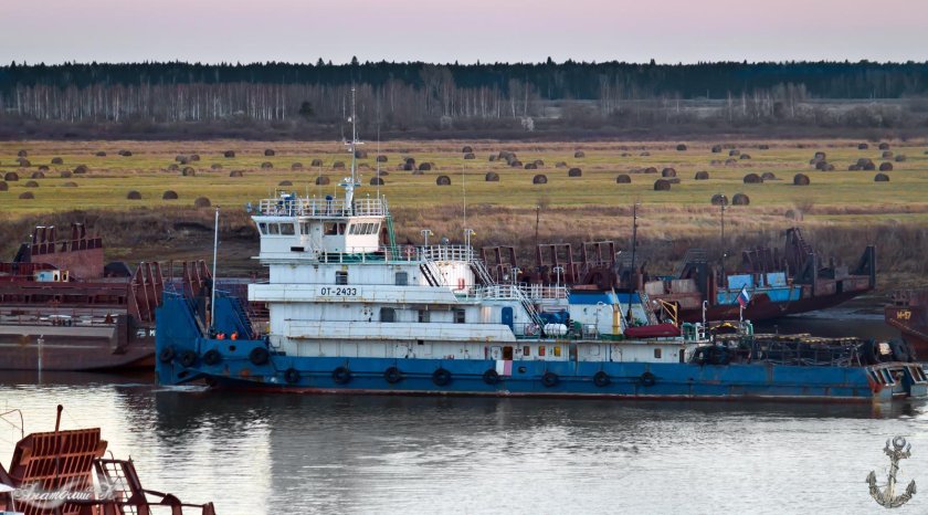 От 2433 буксир-толкач